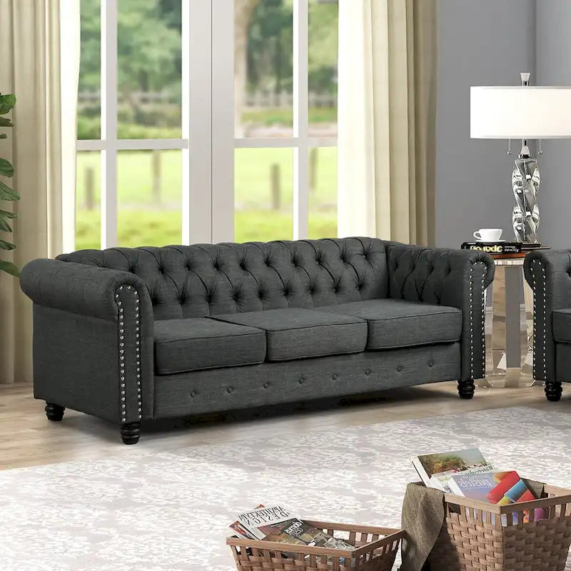 Canapé Chesterfield en lin avec capitonnage à boutons, clous décoratifs et pieds en bois massif pour salon